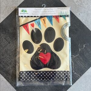 NWT - Evergreen appliqué Garden Flag - “i ❤️ my dog” paw print